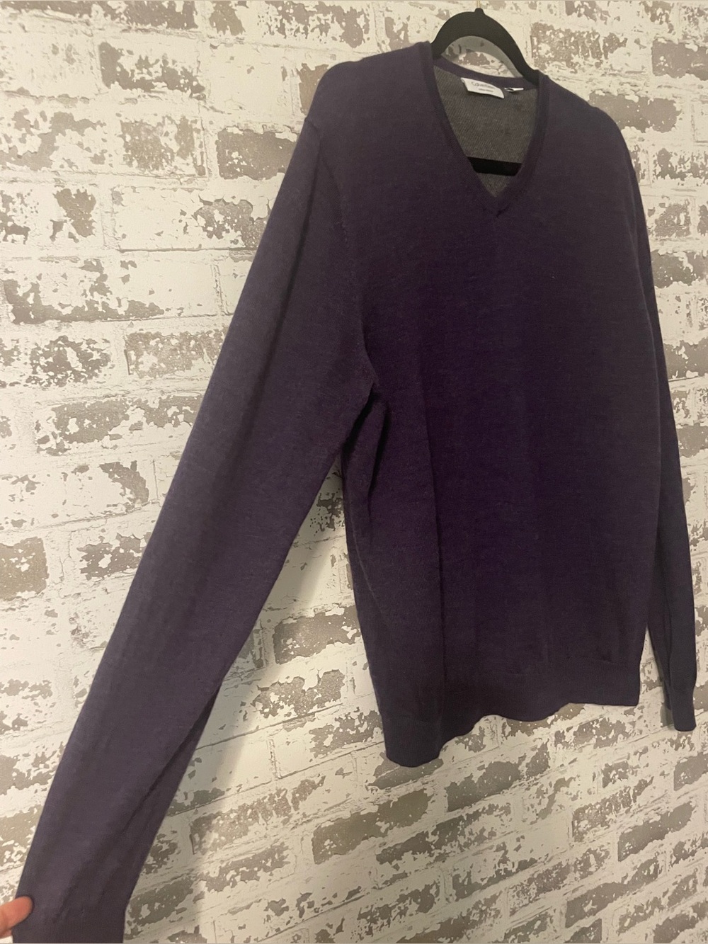 Calvin Klein Italian Merino Wool V-Neck Sweater Men’s L dark purple eggplant - Picture 3 of 8